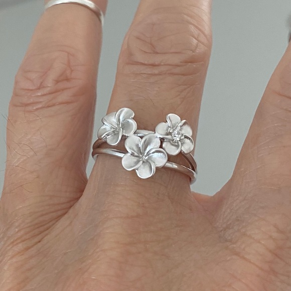 Sterling Silver Satin Plumeria Ring with One CZ, Hawaii Flowers, Floral Jewelry - Picture 6 of 8